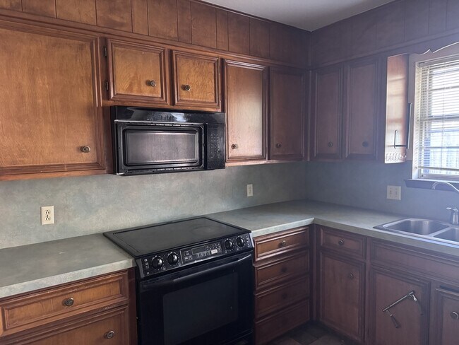 Building Photo - 3216 Fannin Ave