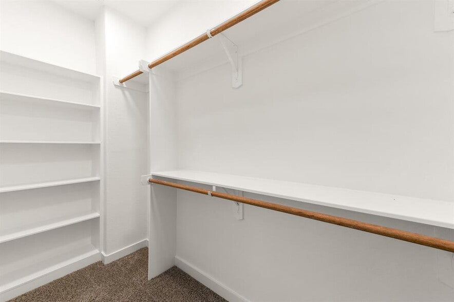 Primary Closet - 4705 Idaho St