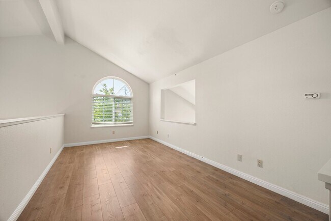Building Photo - Beautiful Updated Corner Lot 3 Bed 3 Bath ...