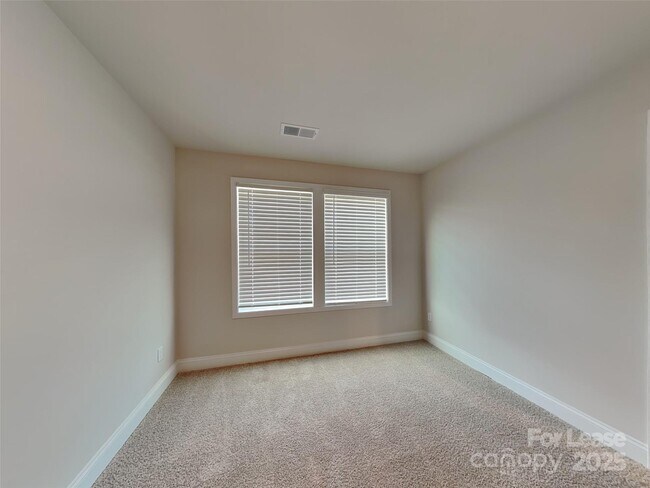 Building Photo - 168 Queenshall Rd