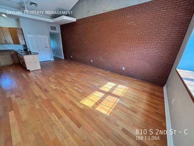 Building Photo - 810 S 2nd St