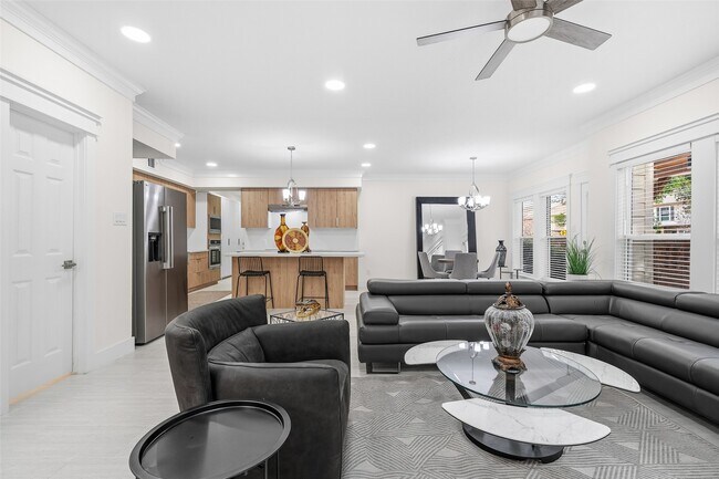 Building Photo - 1037 Town Pl St