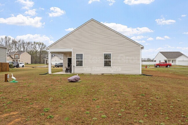 Building Photo - 303 Kenison Way