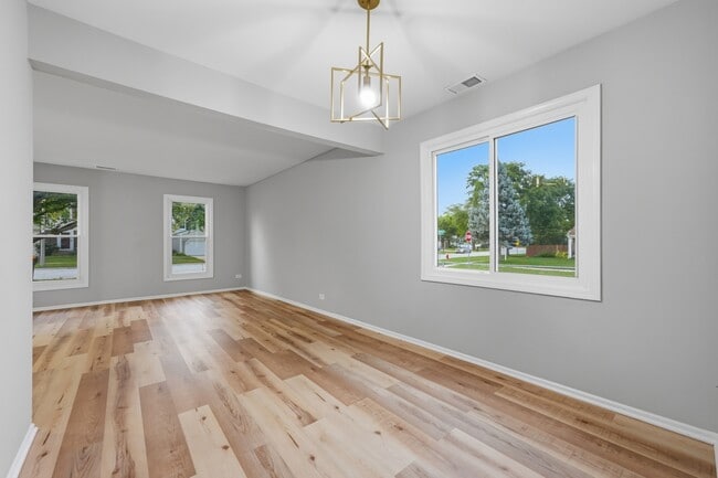 Building Photo - 5039 Chambers Dr