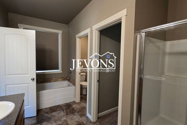 Building Photo - A charming and well-located single-family home in Yakima!