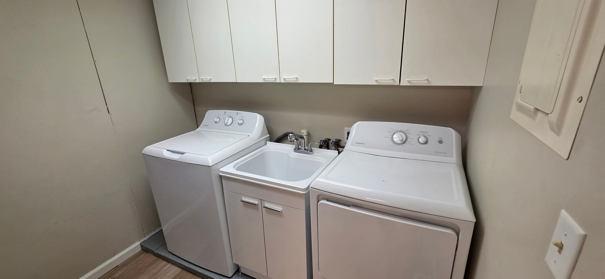 Building Photo - 3803 Granville Ave