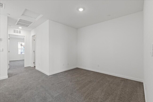 Building Photo - 900 Rosy Starling St