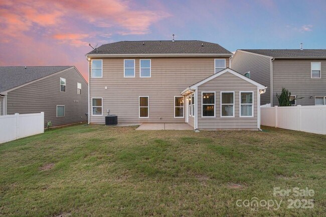 Building Photo - 2076 Waverly Ct