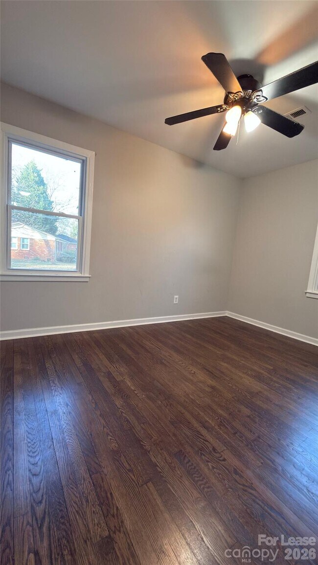 Building Photo - 2900 Edsel Pl