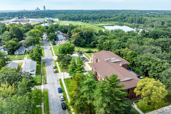 Aerial Photo - Oak Park Manor