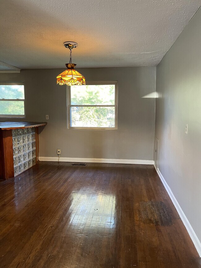 Building Photo - 553 Arlington Ave