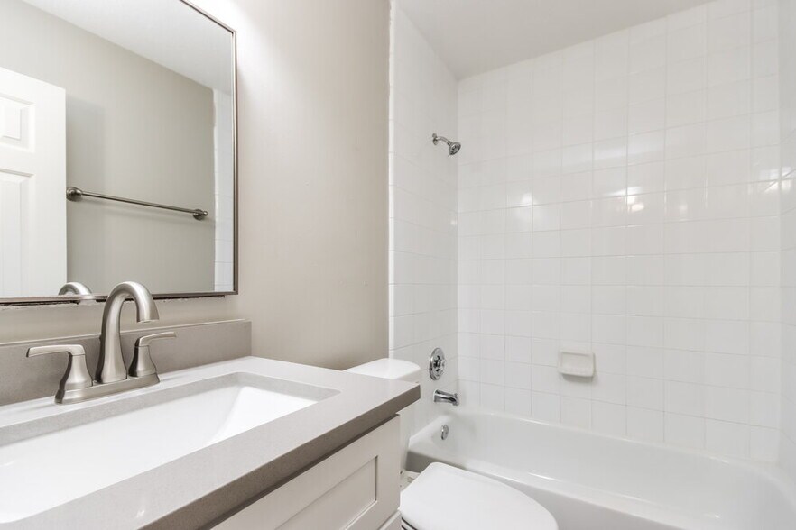 Building Photo - 7014 Hayden Dr