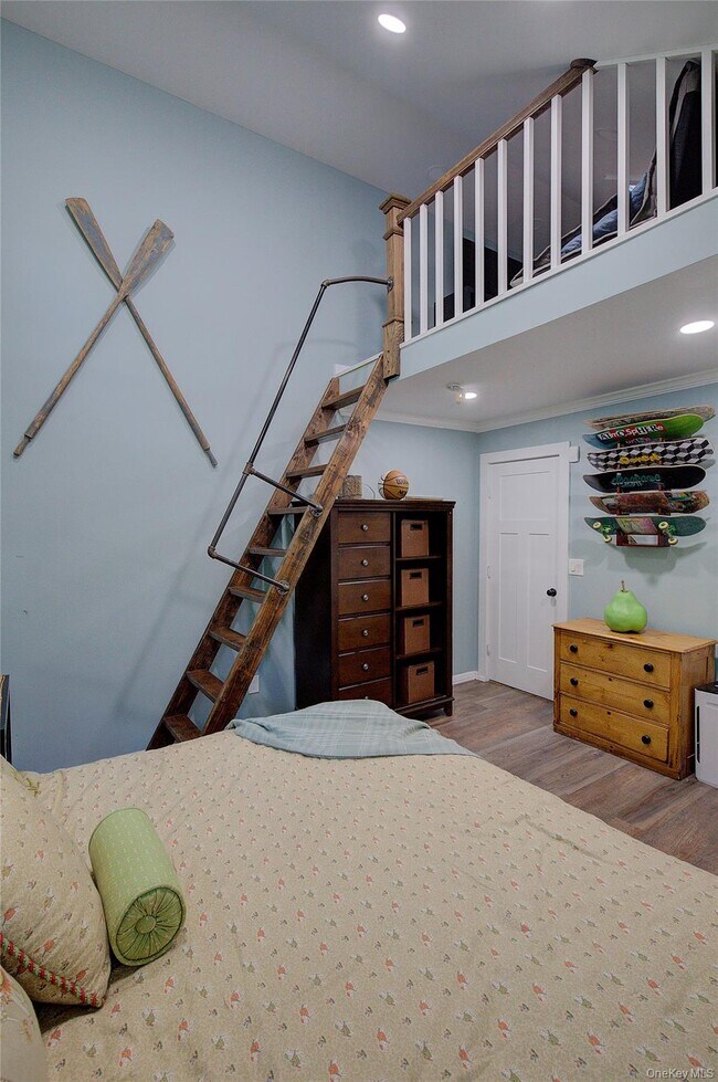 Building Photo - 2 Spring Hollow Rd