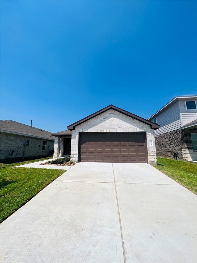 Primary Photo - 5211 Mossdale Blf Ln