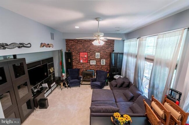 Building Photo - 2519 Gadsby Pl