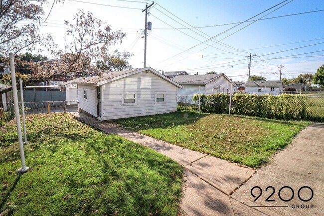 Building Photo - Newly Renovated 2Bed/1Bath in Charming Sou...