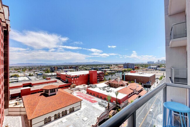 Building Photo - Fully Furnished Modern 2-Bedroom Condo at ...