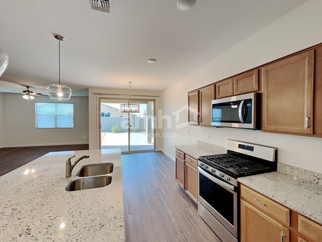 Building Photo - 7161 E Bobwhite Ct