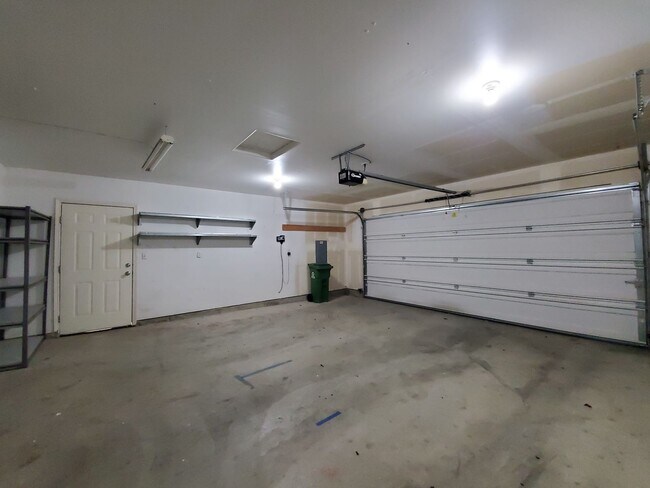 Building Photo - 3 bed, 2 bath- Kennewick Location!