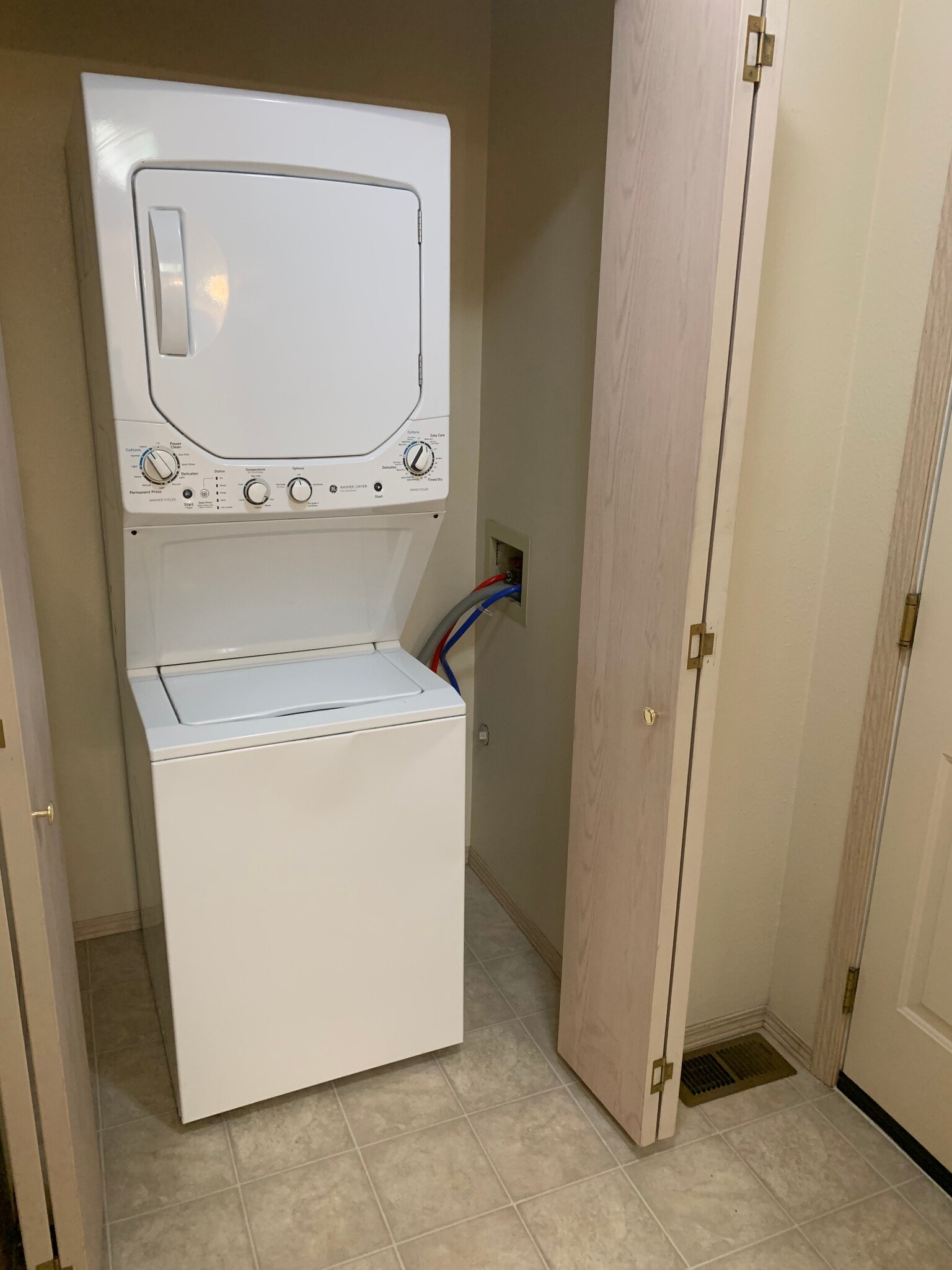 Building Photo - 3418 E 57th Ave