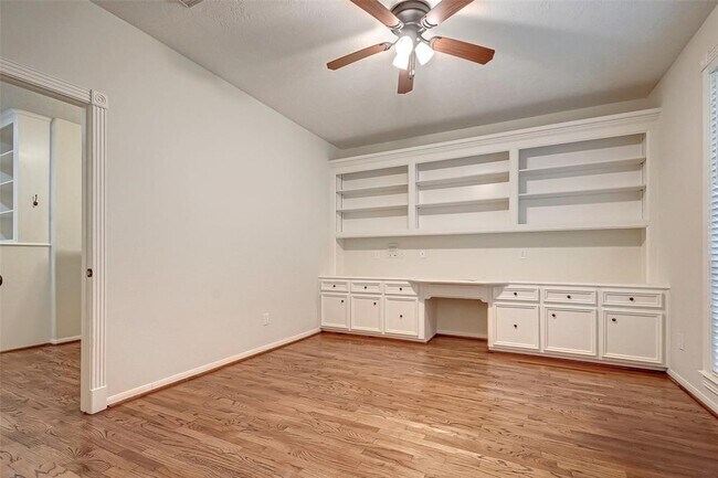 Building Photo - 2115 Foreland Dr