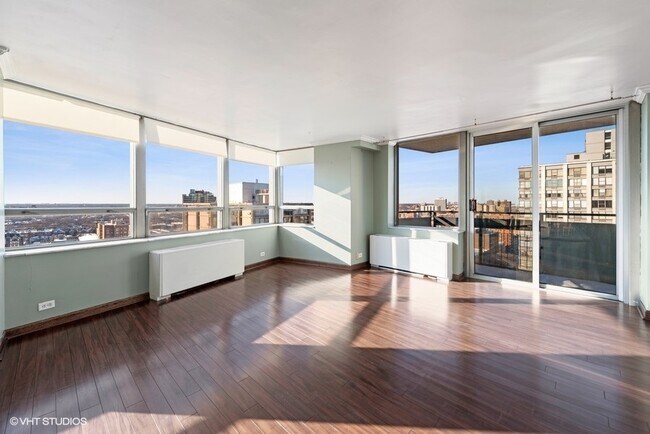 Building Photo - 5701 N Sheridan Rd