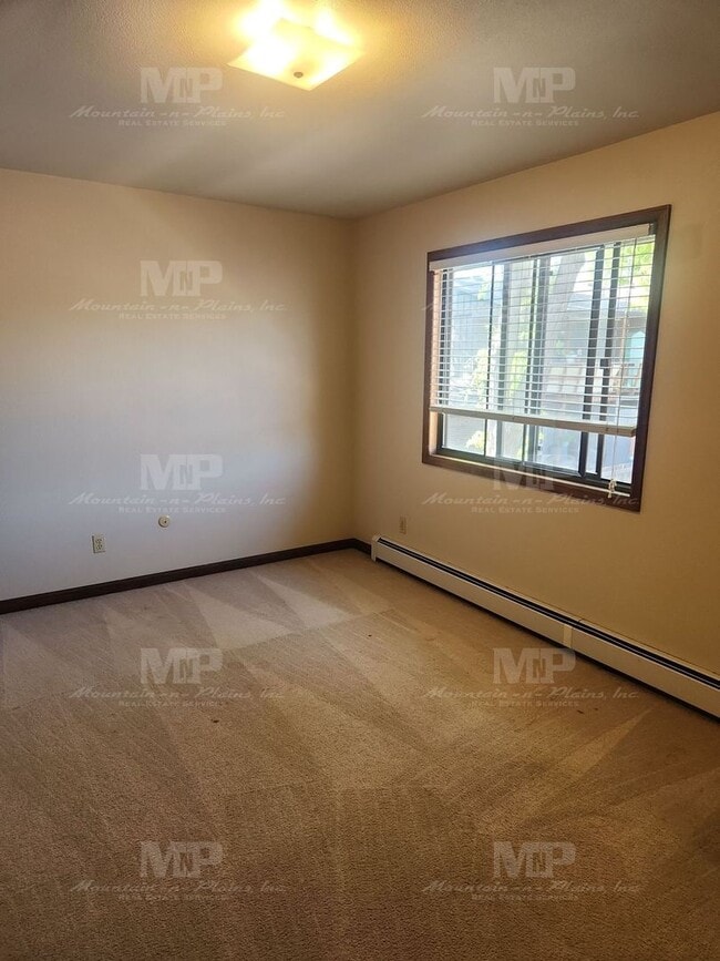 Building Photo - 1624 Azalea Dr