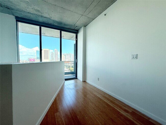 Building Photo - 690 SW 1st Ct