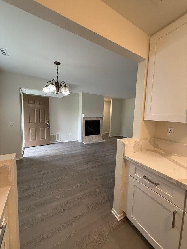 Building Photo - Terrific 2Br/2Ba Condo in Terra Vista II