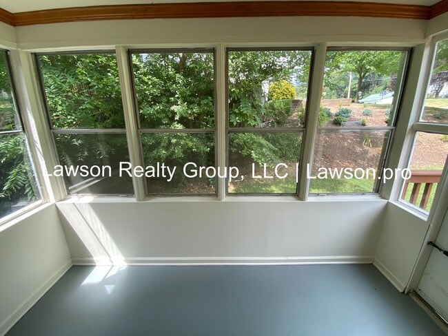 Building Photo - Two Bedroom Home In Salem with Spacious Ya...