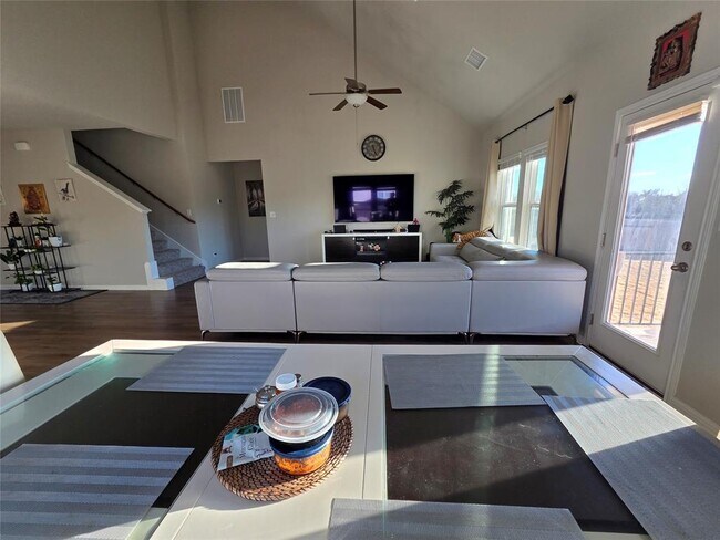 Building Photo - 300 Windy Reed Rd