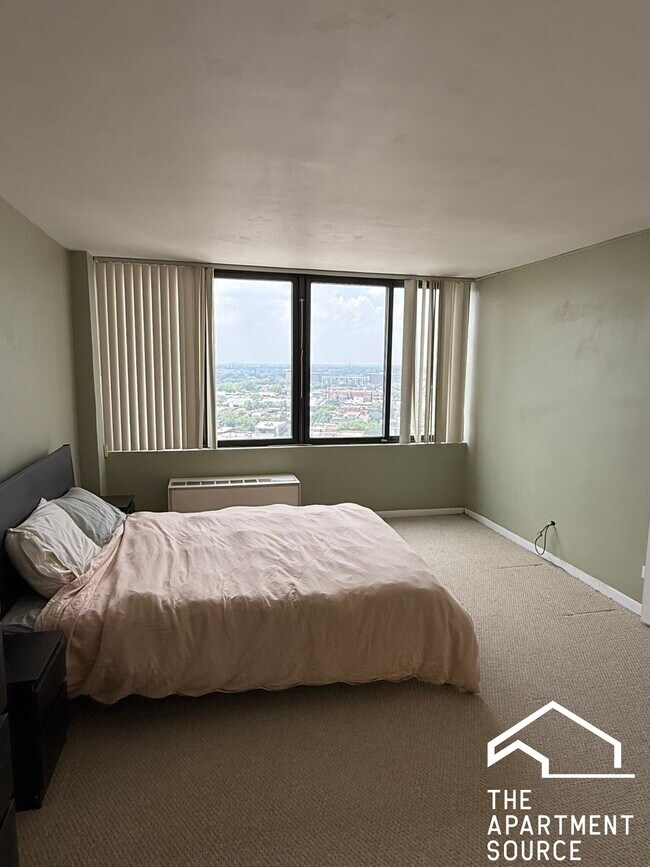 Building Photo - 2754 N Hampden Ct