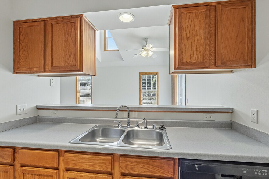 Building Photo - 3509 Maple Grove Dr
