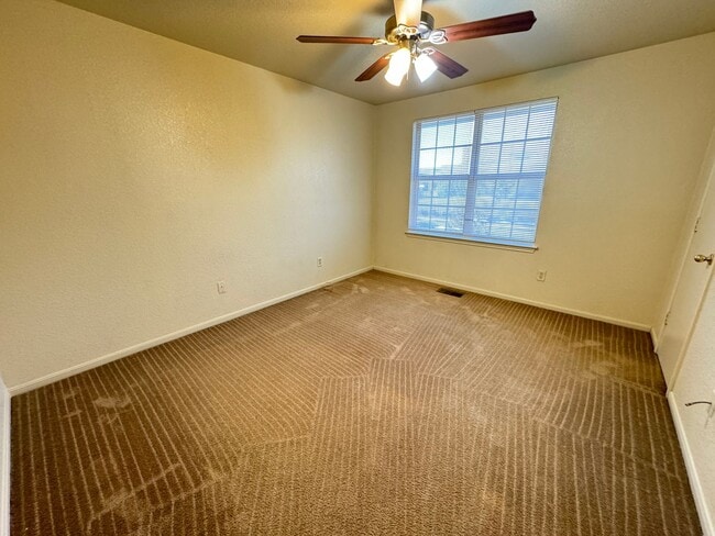 Building Photo - 205 Lydia Dr