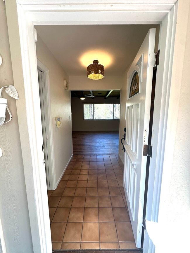 Building Photo - 4370 Calavo Dr