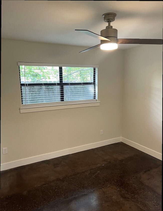 Building Photo - 618 E 40th St