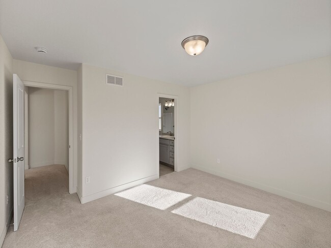 Building Photo - Excellent Home in Great Johnstown Area Available For Quick Move-In!