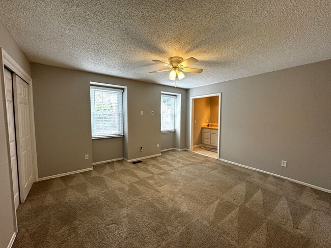 Building Photo - 3995 Valley Ct