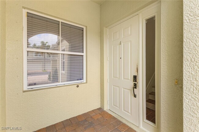 Building Photo - 1325 Mariposa Cir