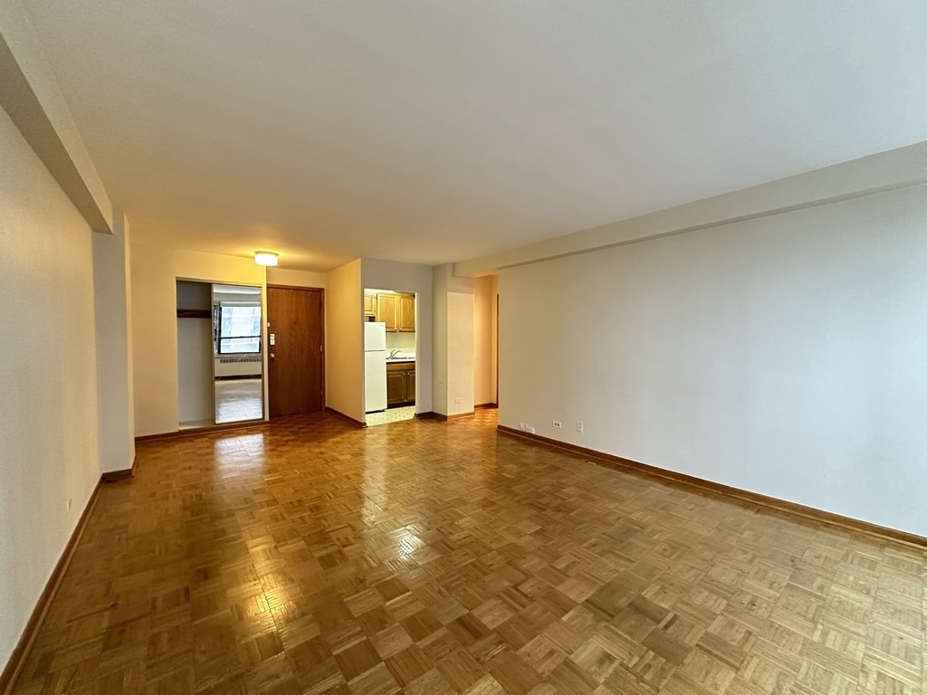 Building Photo - 4180 N Marine Dr
