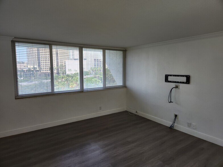 Building Photo - 9143 SW 77th Ave