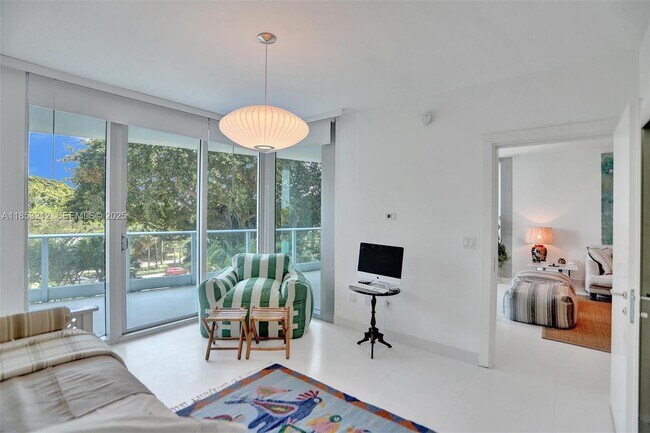 Building Photo - 2627 S Bayshore Dr