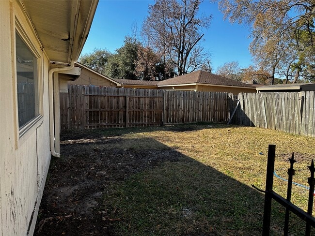 Building Photo - 330 Maybrook Dr