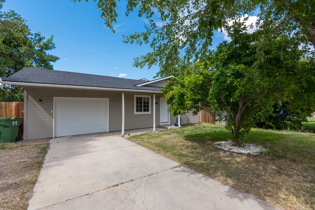 Building Photo - 485 Farber Dr