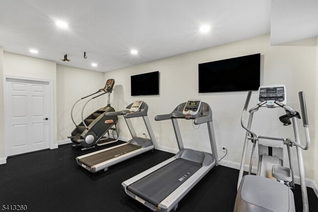 Building Photo - 50 Maple Ave