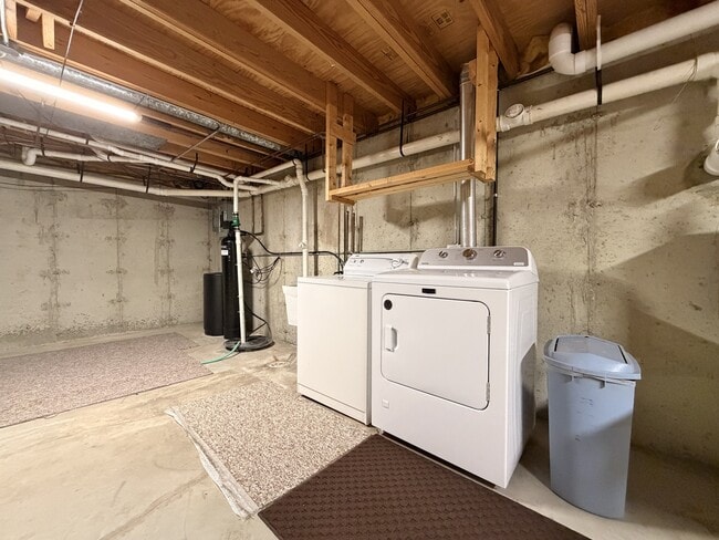 Building Photo - 9807 Double Ditch Cir