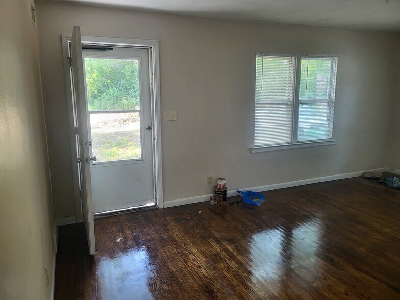 Building Photo - 3512 Falling Springs Rd