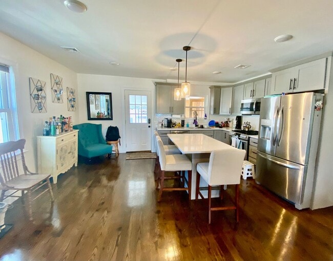 Building Photo - Spacious Condominium– Modern Comfort in th...