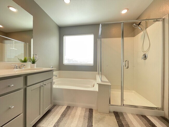 Building Photo - (Fully Furnished) 4 Bedroom + Loft,  3 Full Bath, Gated Community in SouthWest.