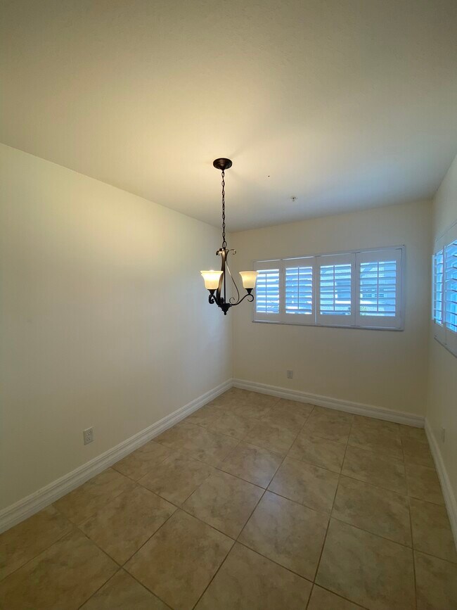 Building Photo - 12101 Santaluz Dr